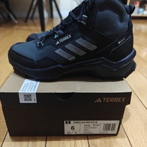 Adidas Terrex Mid Hiking Women Boot Size 6